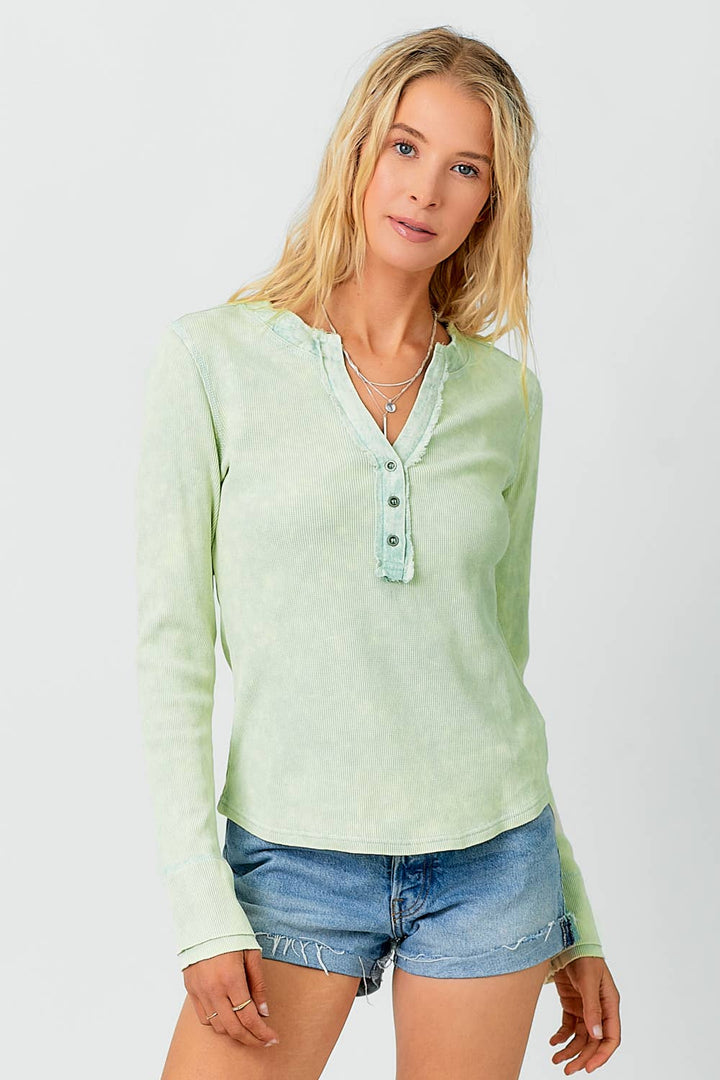 Limestone Washed Thermal Henley Top in Pistachio