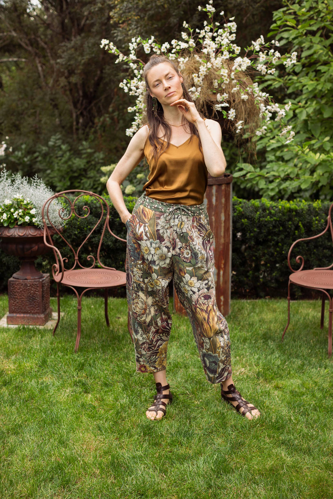 Love Grows Wild Boho Linen Bee Print Cropped Artist Pants